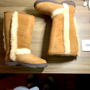 SOLD Ugg Sunburst Boots Sz. 9 (BRAND NEW!!)
